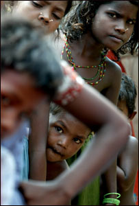 बाढ़ प्रभावित बच्चे