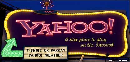 Cartaz com o logotipo da Yahoo