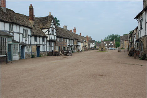 Cranford filming at Lacock set pics