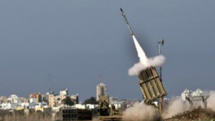 پرتاب موشک از سامانه دفاعی گنبد آهنین اسرائیل