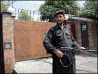 امریکی سفارتکار  کے گھر سکیورٹی(فائل فوٹو)