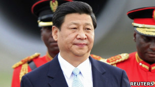 习近平在达累斯萨拉姆机场(24/3/2013)