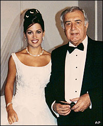 مصطفی عقاد  در کنار دخترش