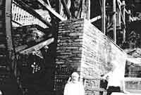 Brython Davies a Wynne Jones wrth ochr y Rhod