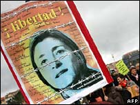 Cartaz com a imagem de Ingrid Betancourt