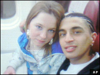 Cara Maria Burke com o acusado por seu assassinato, Mohamed D'Ali dos Santos