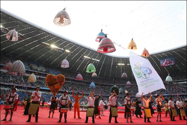 विश्व कप की रंगारंग शुरुआत