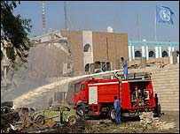 Пожежники борються з наслідками вибуху в штаб-квартирі ООН у Багдаді