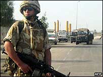 Basra'da İngiliz askeri