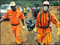 Equipes de emergência na Colômbia