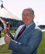 John Owen Thomas, Llanelli - cyntaf  am ganu Emyn dros 60 oed.