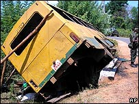 Saldırıya uğrayan otobüs