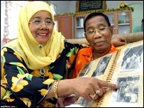 अपनी पत्नी के साथ कमरुद्दीन