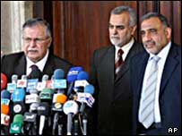 از چپ به راست: طالبانی، الهاشمی، عادل عبدالمهدی رييس جمهوری و معاونان وی