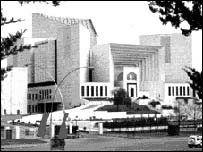 احتساب کا ہدف سیاست دان ہی کیوں؟