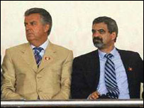 Humberto Costa, ministro da Saúde (D) e Walfrido Mares Guia, ministro do Turismo (Foto: Marcello Casal Jr./Radiobrás)