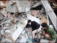 Tiếp tục tìm kiếm người bị nạn