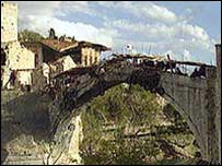 Mostar Köprüsü savaş sırasında