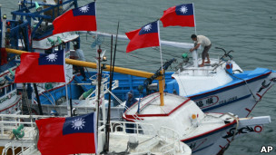 前往钓鱼岛抗议的台湾渔船