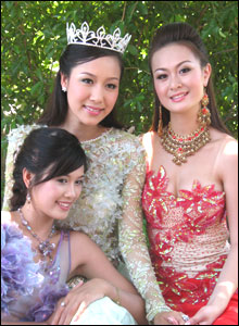 Hoa hậu Ngô Phương Lan cùng Á hậu Teresa Sam (bên phải) và á hậu Đặng Minh Thu