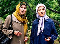 پوپک گلدره (راست) و مهرانه مهين ترابی