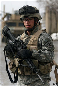 سرباز بریتانیایی در شرق افغانستان