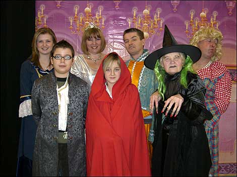 Pantomime performers 470