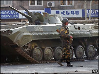 Tanques chineses em Lhasa