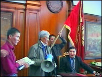 Oposicionistas no gabinete do presidente Askar Akayev