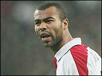 O jogador inglês Ashley Cole, alvo de insultos racistas