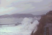 Tywydd stormus yn Llandudno