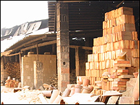 Một điểm làm gạch ở Bình Dương