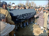 मारे गए व्यक्ति का अंतिम संस्कार