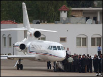 Embarque de Yasser Arafat rumo a Paris