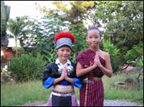 Hai em gái Hmong
