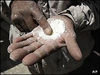 یک آرد فروش در کابل