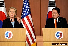 US Secretary of State, Hilary Clinton, with South Korean Foreign Minister Yu Myung-Hwan.