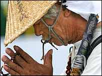 Hàng ngàn người tham gia tưởng niệm hơn 70 ngàn nạn nhân trong vụ này