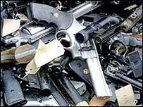 اسلحہ کا انبار