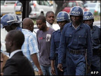 پلیس ضد شورش در هراره