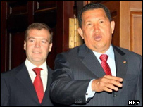 Hugo Chavez ve Dimitri Medvedev