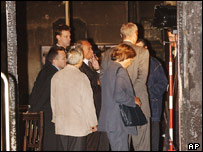 Representantes do governo francês foram visitar o local atacado