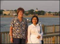 Minh Ngọc (phải) 