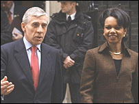 استرا و رايس هنگام ورود به لندن