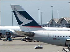 一架國泰航空空客A330型客機在香港國際機場停機坪上（中新社圖片12/9/2010）