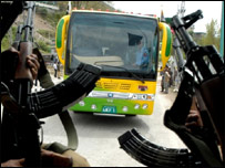 بس سروس کے موقعہ پر مظفرآباد میں زبردست جوش وخروش پایا جاتا