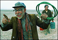 خيلی دور خیلی نزدیک