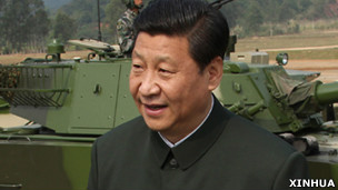 習近平在廣州軍區某訓練場視察（新華社圖片10/12/2012）