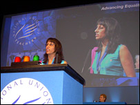 英国全国教师工会主席巴利特•格尔