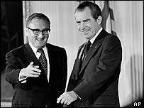 Henry Kissinger (esq.) e Richard Nixon